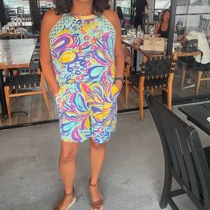 Aryeh brand Lilly like pattern.